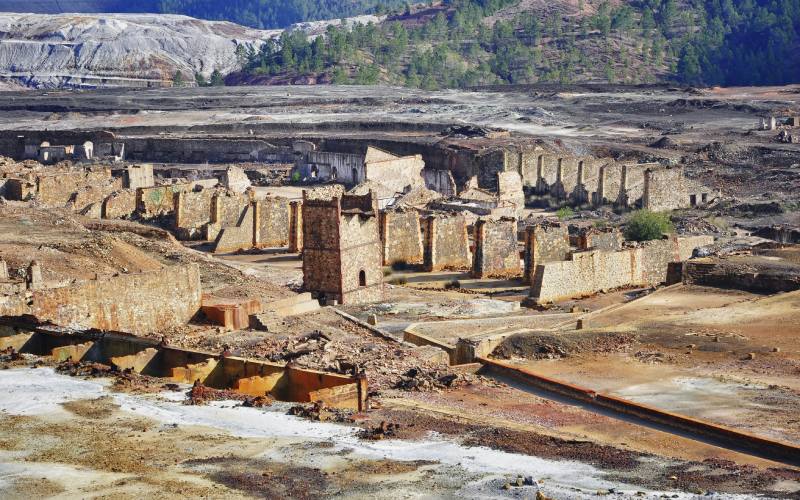 Restos del entramado minero inglés de Riotinto