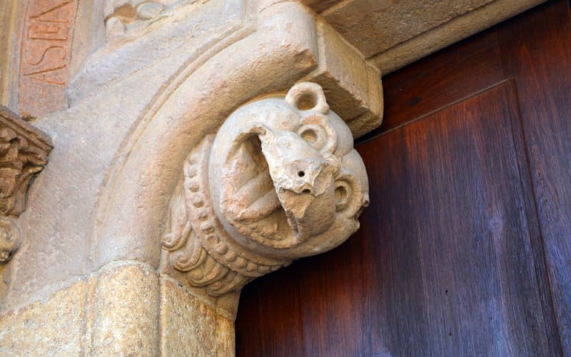 Detalle de la fachada sur de San Isidoro de León
