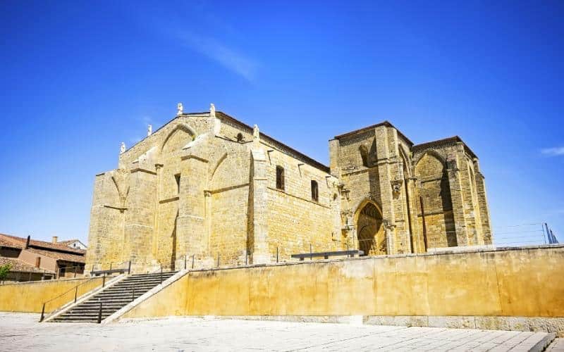 glesia de Santa María la Blanca en Villalcázar de Sirga