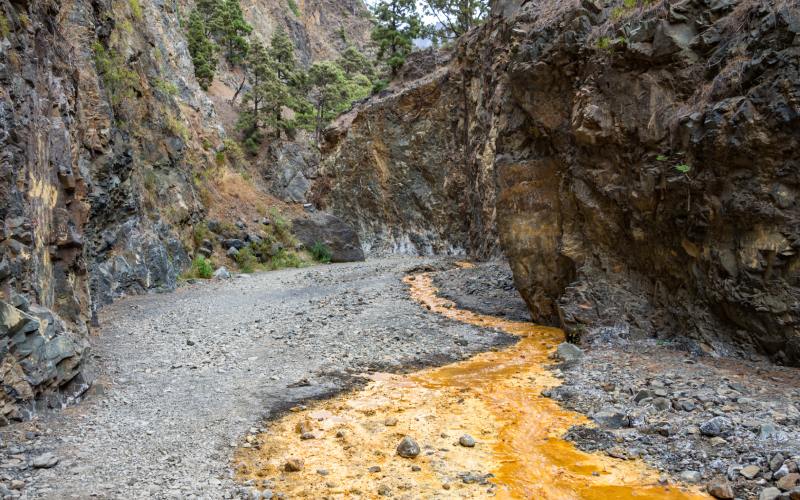 Cauce del Barranco de las Angustias cercano a la Cascada de los Colores
