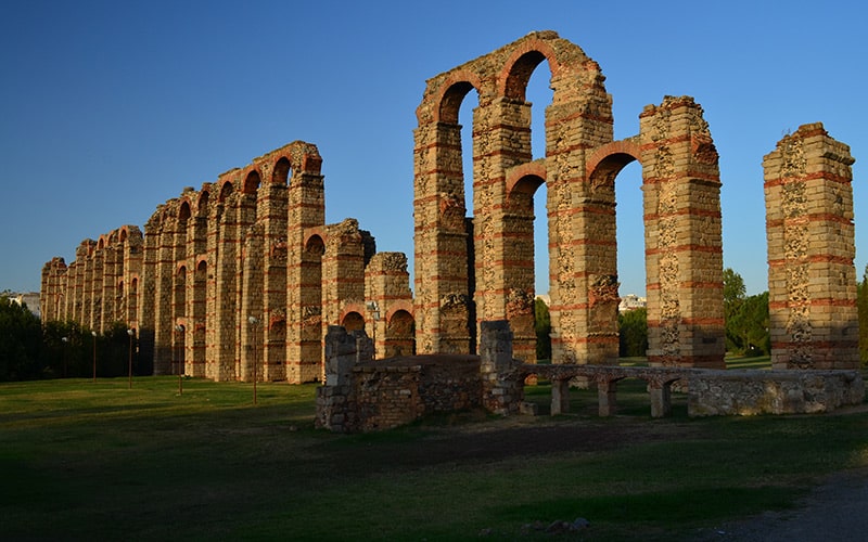 Acueducto de Los Milagros en Mérida. | Shutterstock