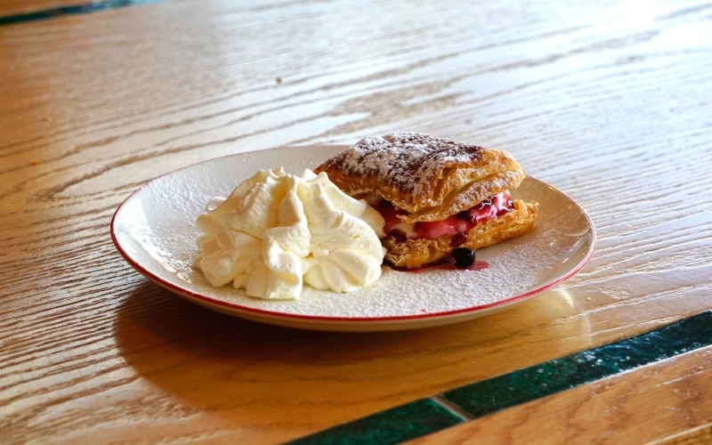 Panchineta with red fruit jam