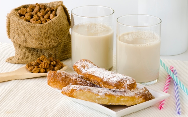 Fartons with horchata