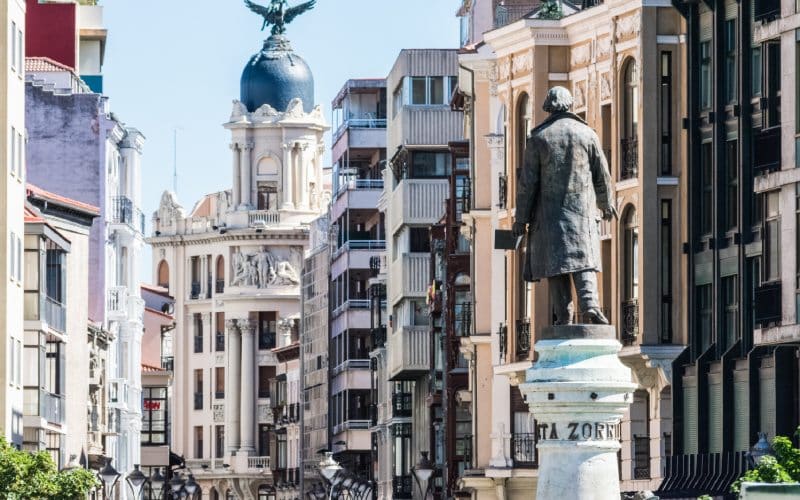 Sculpture of José Zorrilla, a literary train trip in Spain