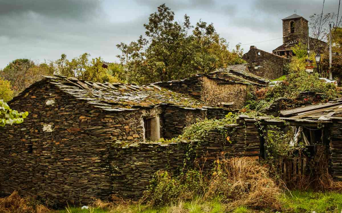 Campillo de Ranas, one of the black villages.