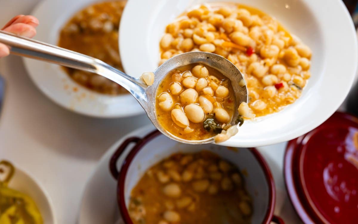 Pochas beans.