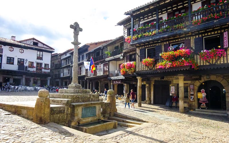 5 spectacular squares in Spanish towns