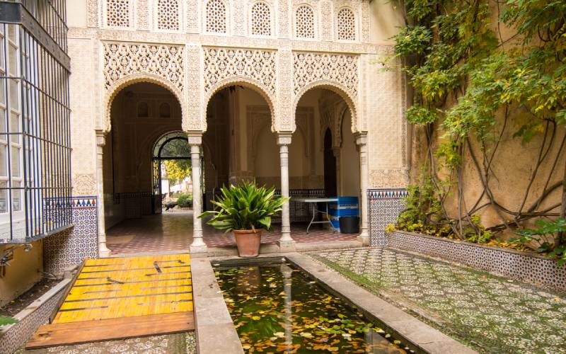 A Nasrid courtyard with a pond and some plants