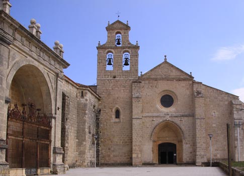 Fachada del monasterio. principal lugar que ver en San Juan de Ortega