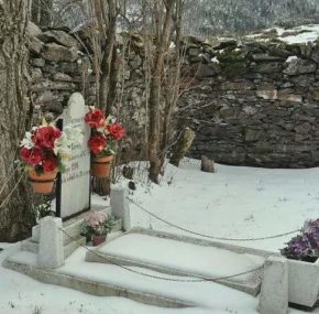 The tragic lovers of Bausen: the origin of Spain’s smallest graveyard