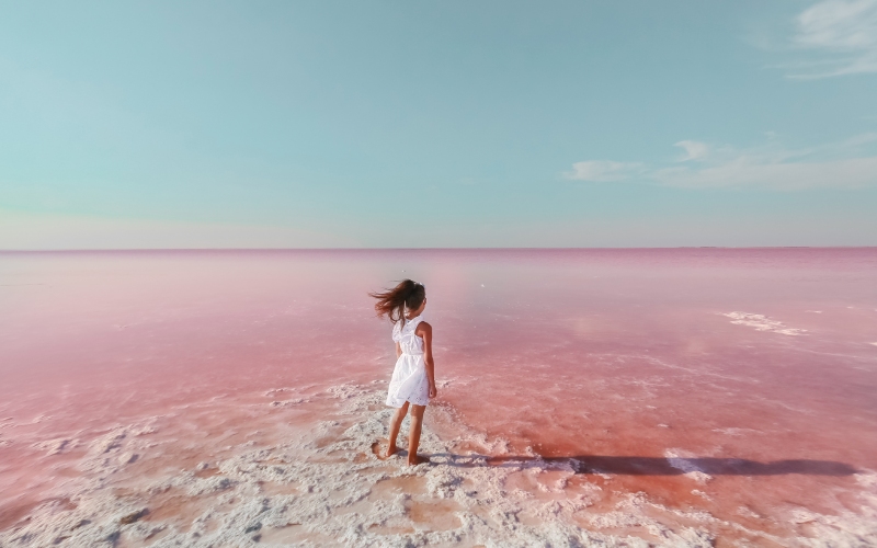 A walk around the pink lagoon of Torrevieja