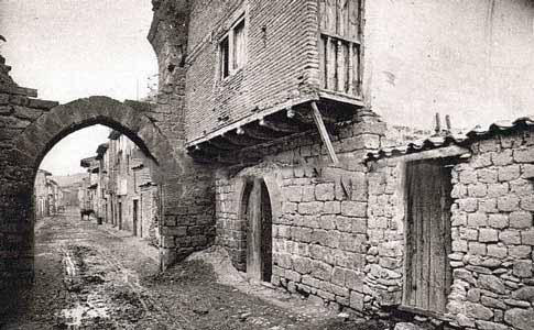 fotografia antigua Portal de Carajeas en Sangüesa