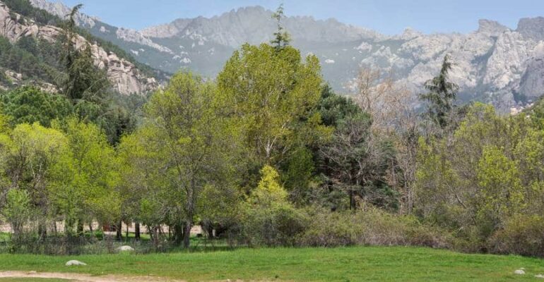 Three routes to explore the mountains of Sierra de Guadarrama in Madrid