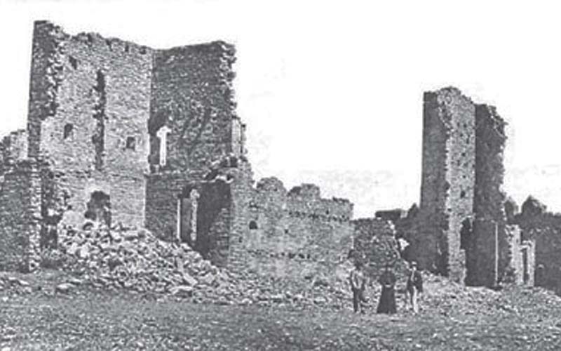 Antigua fotografía de la ruinas del Castillo de Aínsa