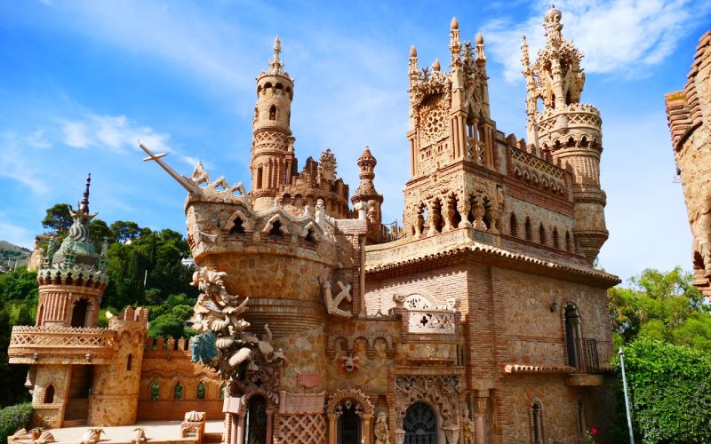 The castle of Colomares keeps the smallest church in the world