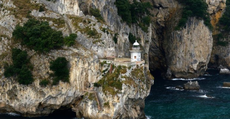 Caballo lighthouse, more than 700 steps to a Cantabrian marvel