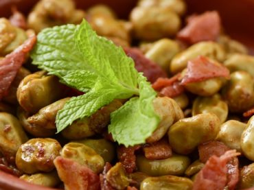 Broad Beans with Serrano Ham Recipe: a traditional dish with the essence of Granada