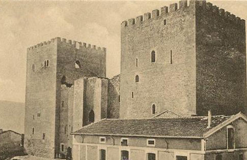 Antigua fotografía del Alcázar de los Velasco, un lugar que ver en Medina de Pomar