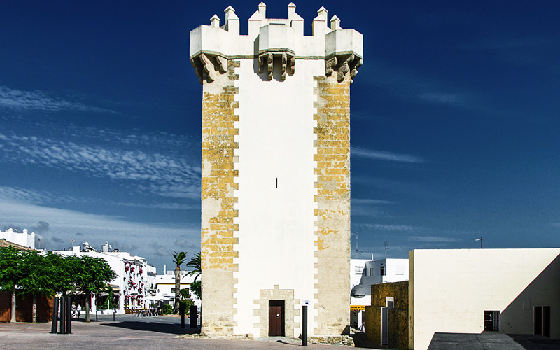 Tower of Guzmán | Photo: flickr Rey Perezozo