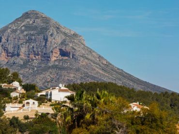 The Montgó, a magical mountain in la Marina Alta | A Weekend Getaway