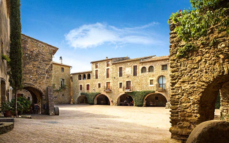 5 spectacular squares in Spanish towns