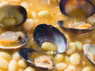 Pochas (White Beans) with Clams Recipe, a Traditional Dish in Northern Spain
