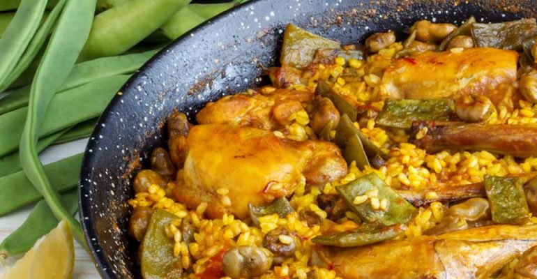 How to prepare a paella like a native Valencian