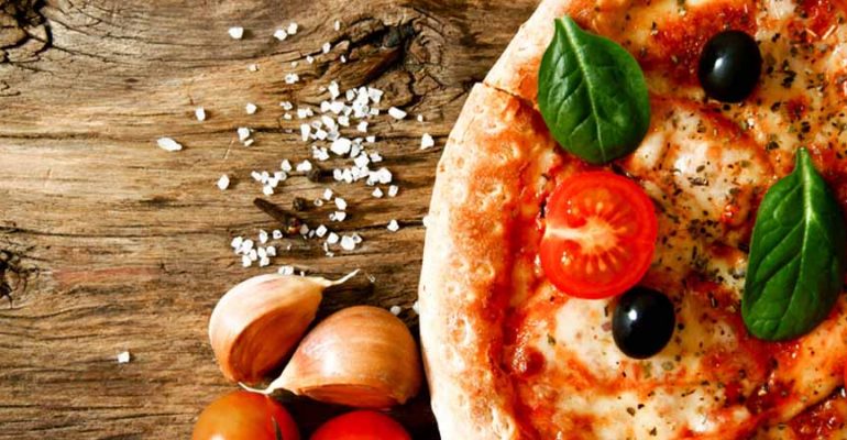 Italian pizza vs. Spanish pizza: recipes with Spanish ingredients