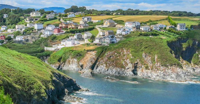 Ortiguera, the Asturian village with 1,000 inhabitants but two lighthouses