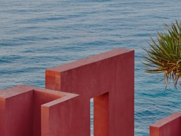 The Red Wall, a splash of color in Calpe