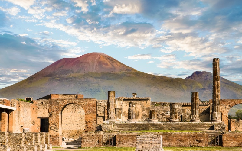 Pompeii under Vesuvius alcubierre