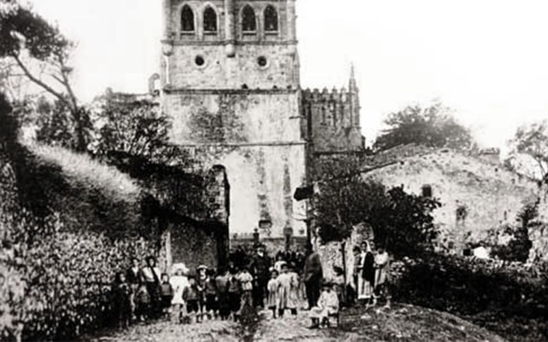 Foto antigua Iglesia de Santa María de los Ángeles de San Vicente de la Barquera