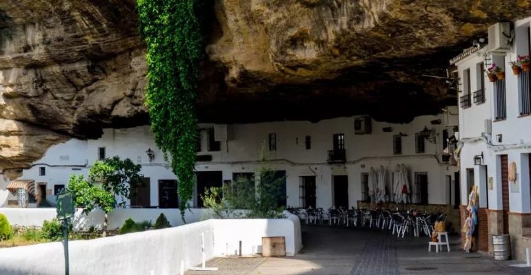 The streets of Setenil de las Bodegas, sheltered by a rock