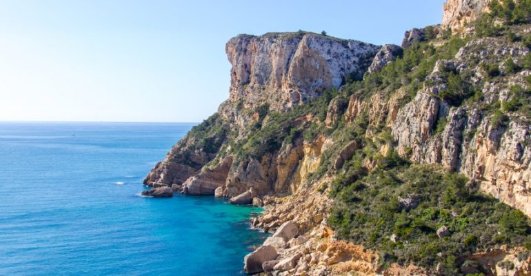 The Benitatxell route, the cliffs overlooking a Mediterranean paradise