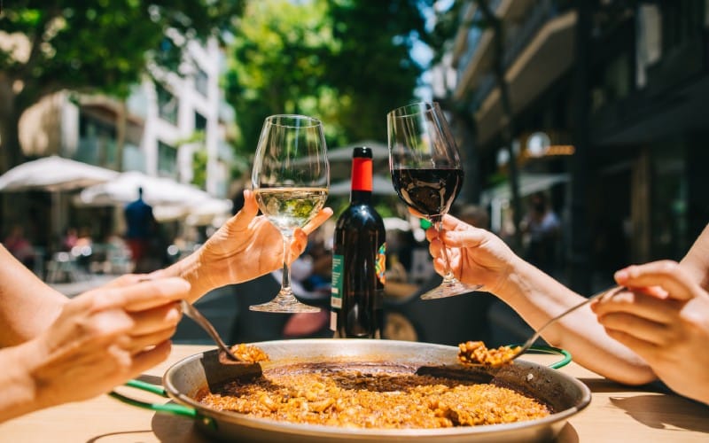 Avoid tourist traps and enjoy the best of Spanish gastronomy without worries