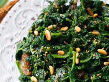 Spinach in the Catalan style, the perfect dish for any meal