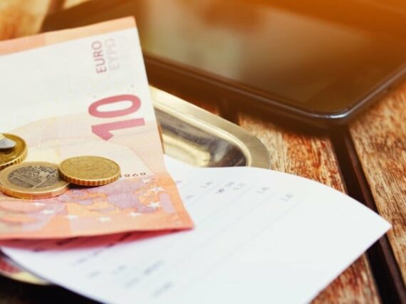 To tip or not to tip? The ins and outs of tipping in Spain