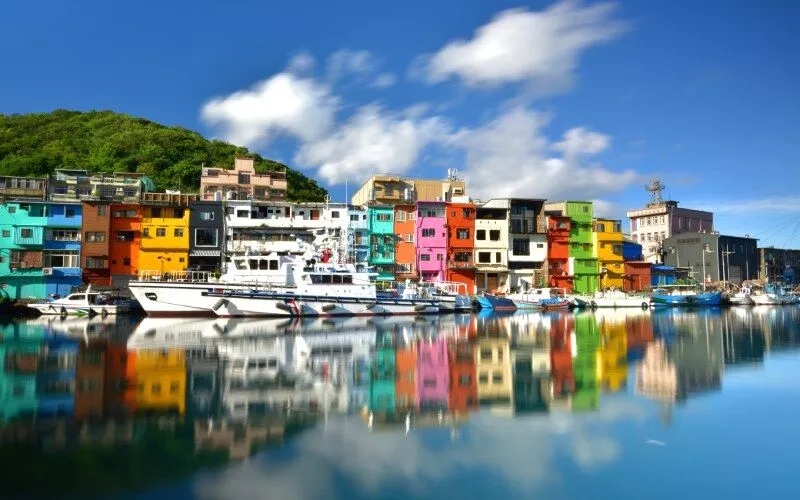 A bay with colourful houses