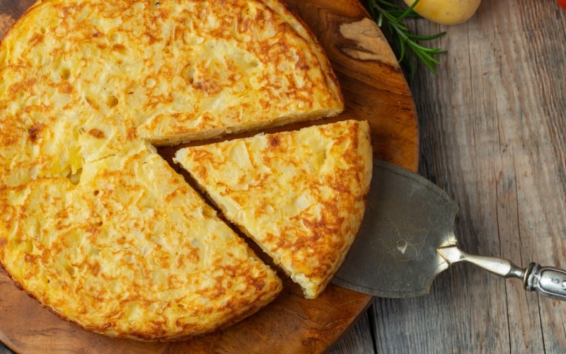 A view from above of a Spanish omelette
